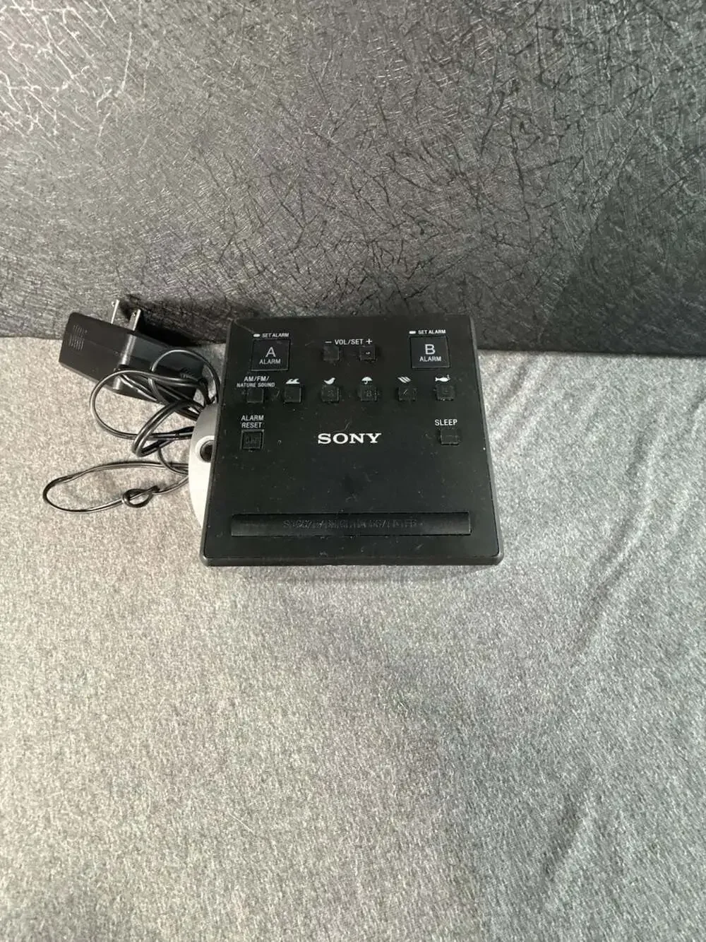 Sony ICF-C1T Cube AM/FM Dual Alarm Clock Radio with Mirror Finish and Time Proje